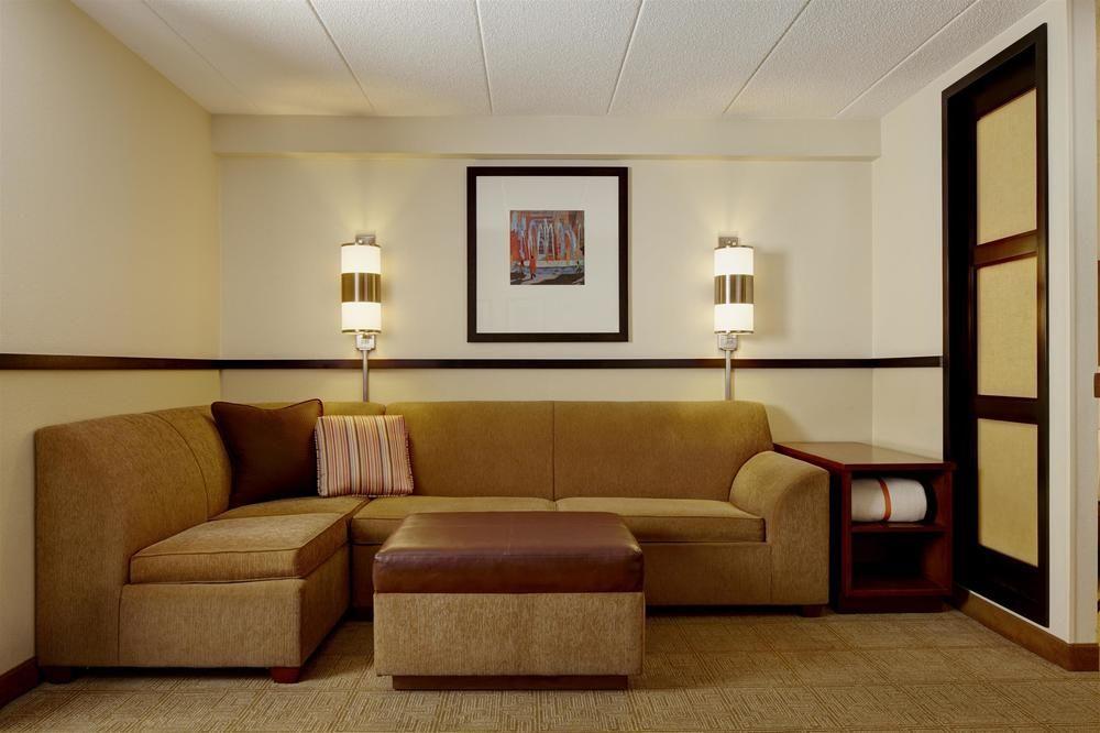 Hyatt Place Topeka Bagian luar foto