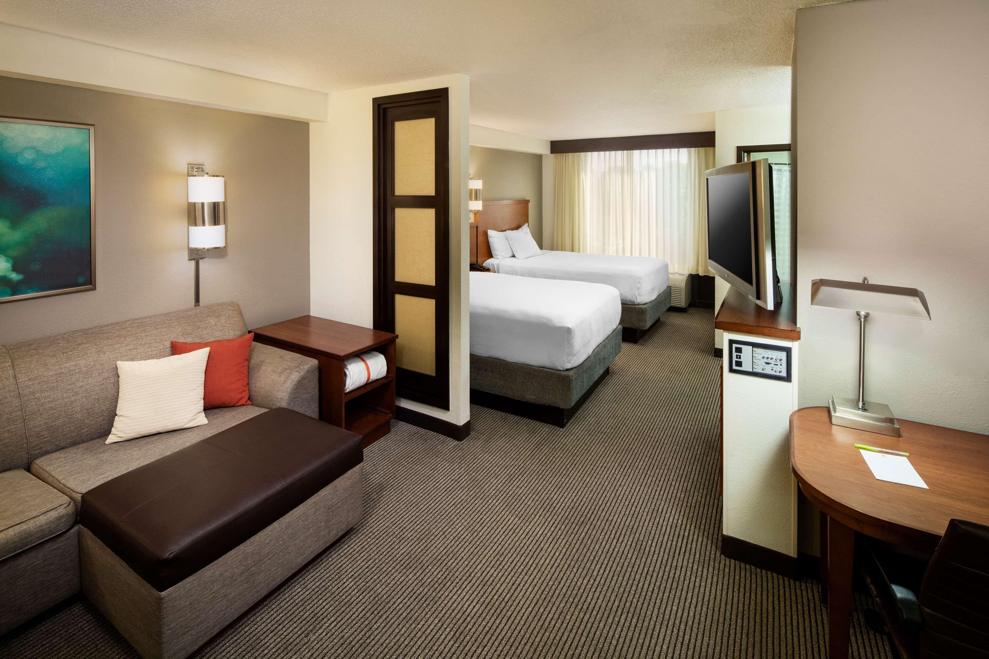 Hyatt Place Topeka Bagian luar foto
