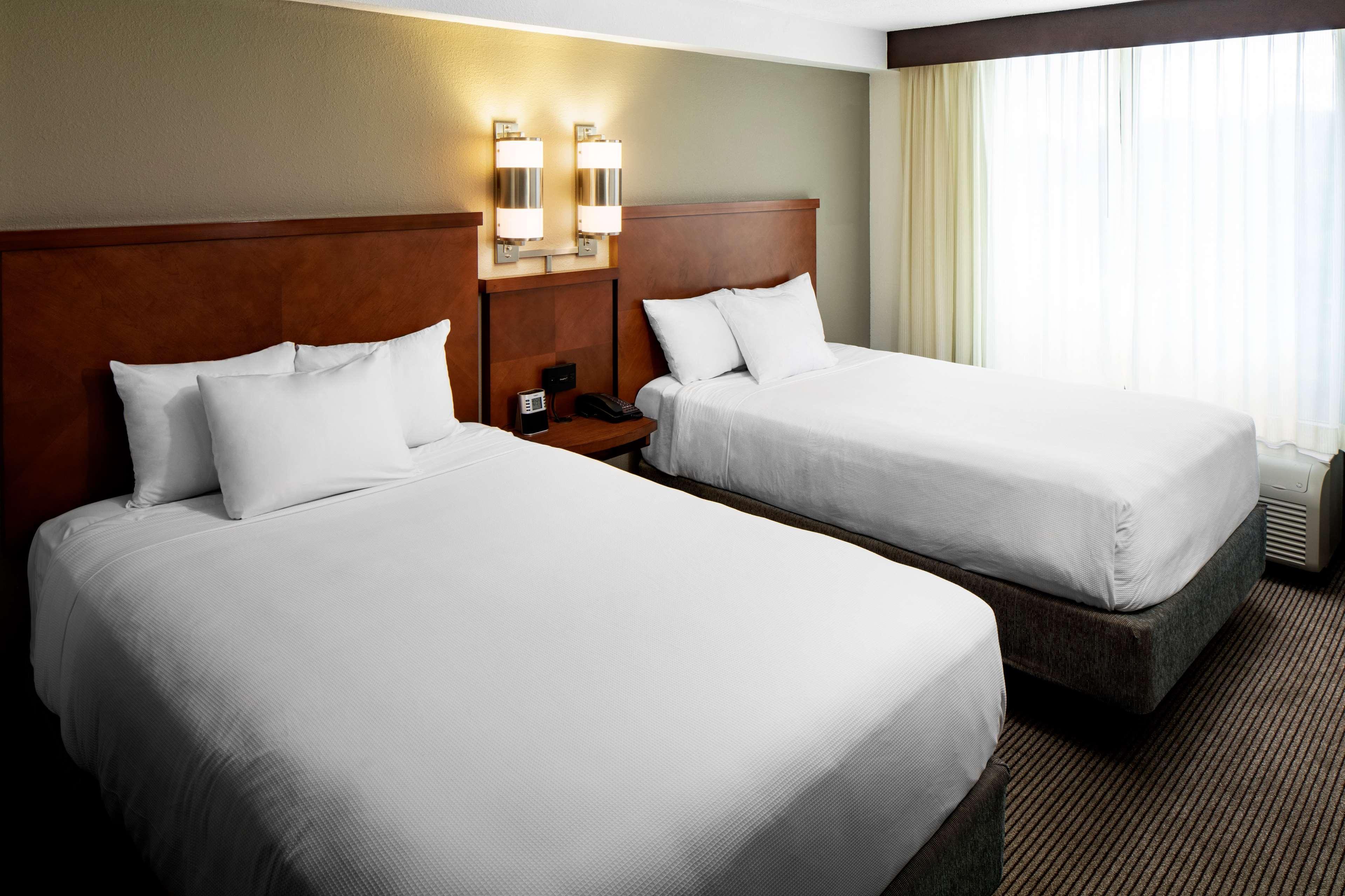 Hyatt Place Topeka Bagian luar foto