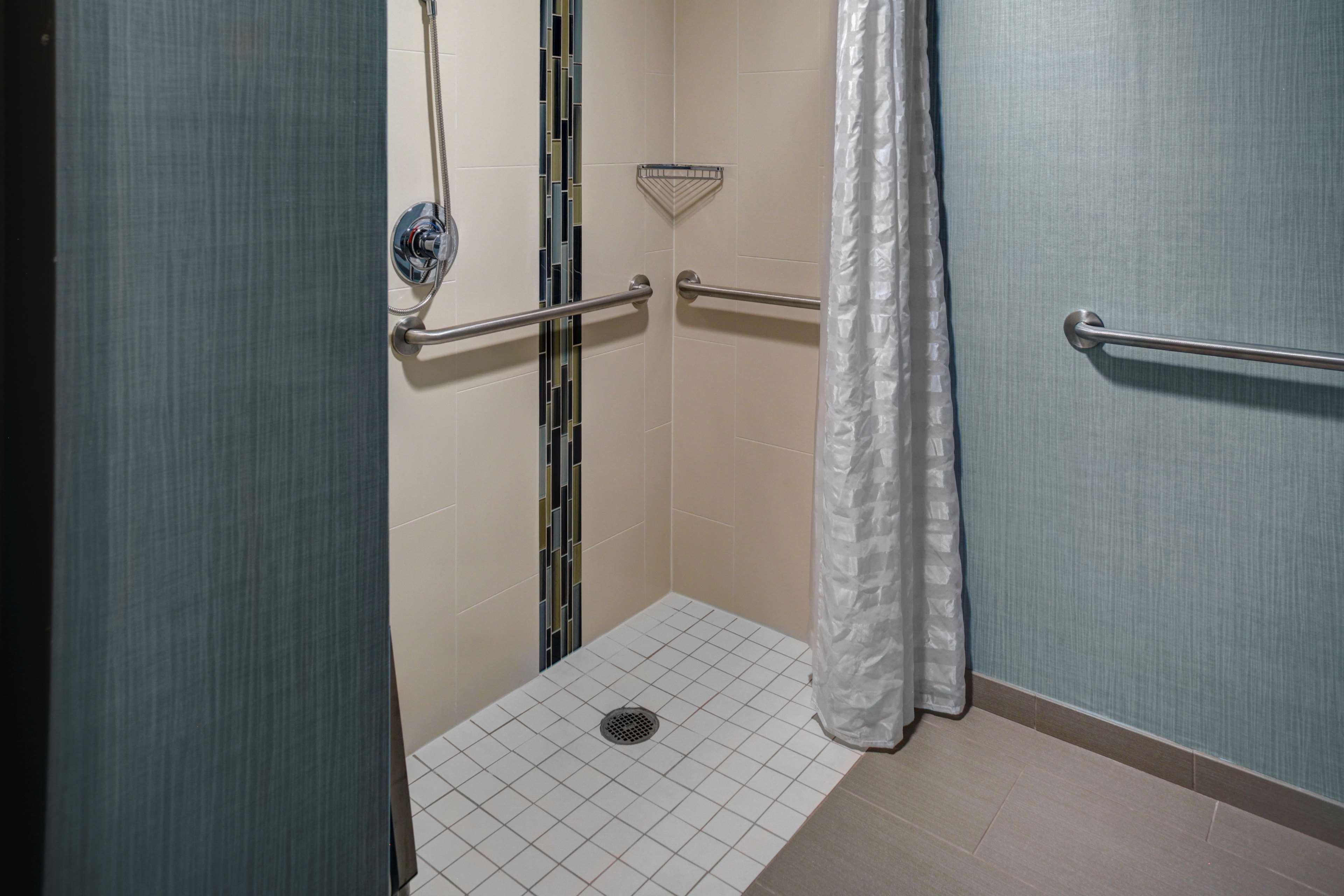 Hyatt Place Topeka Bagian luar foto