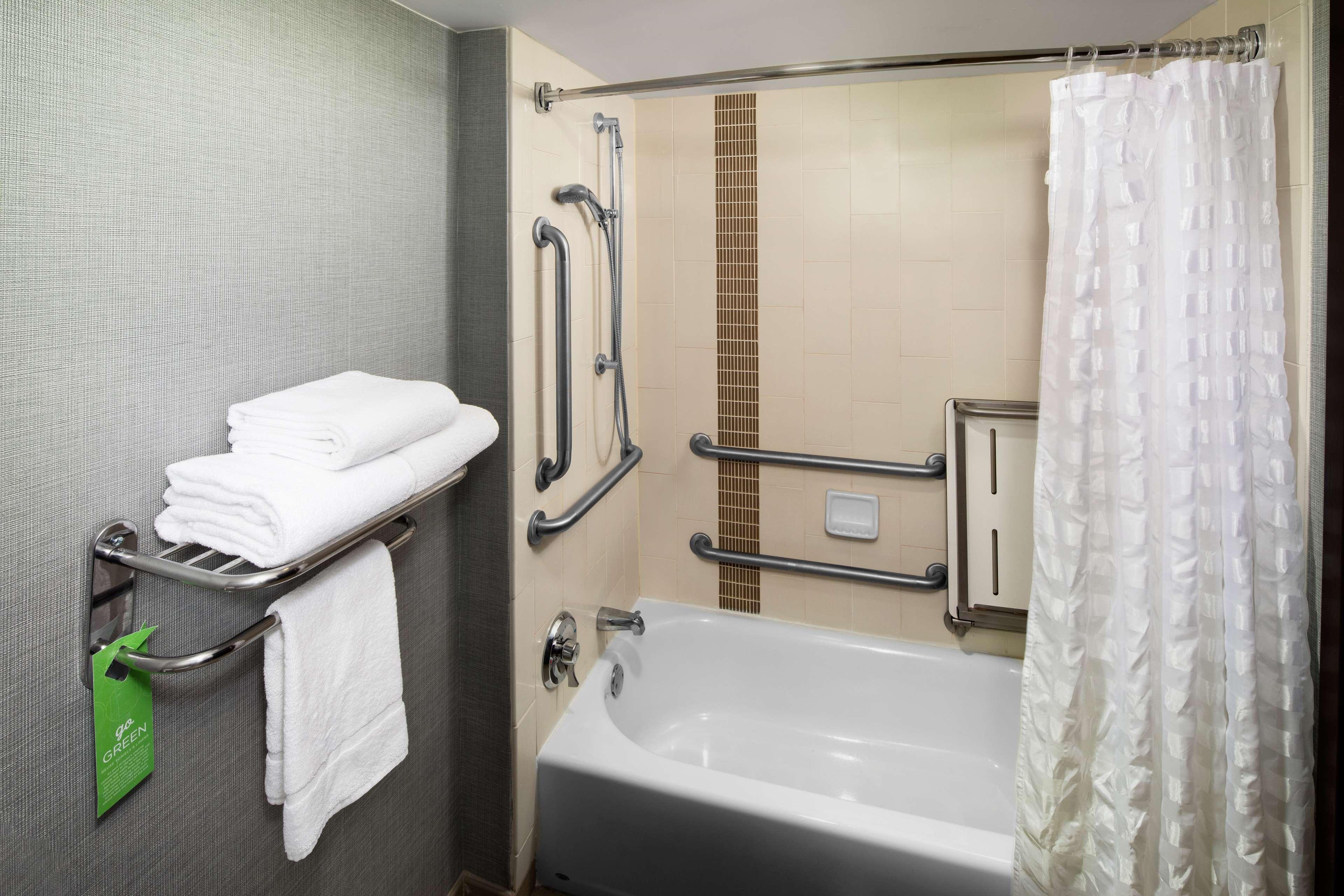 Hyatt Place Topeka Bagian luar foto