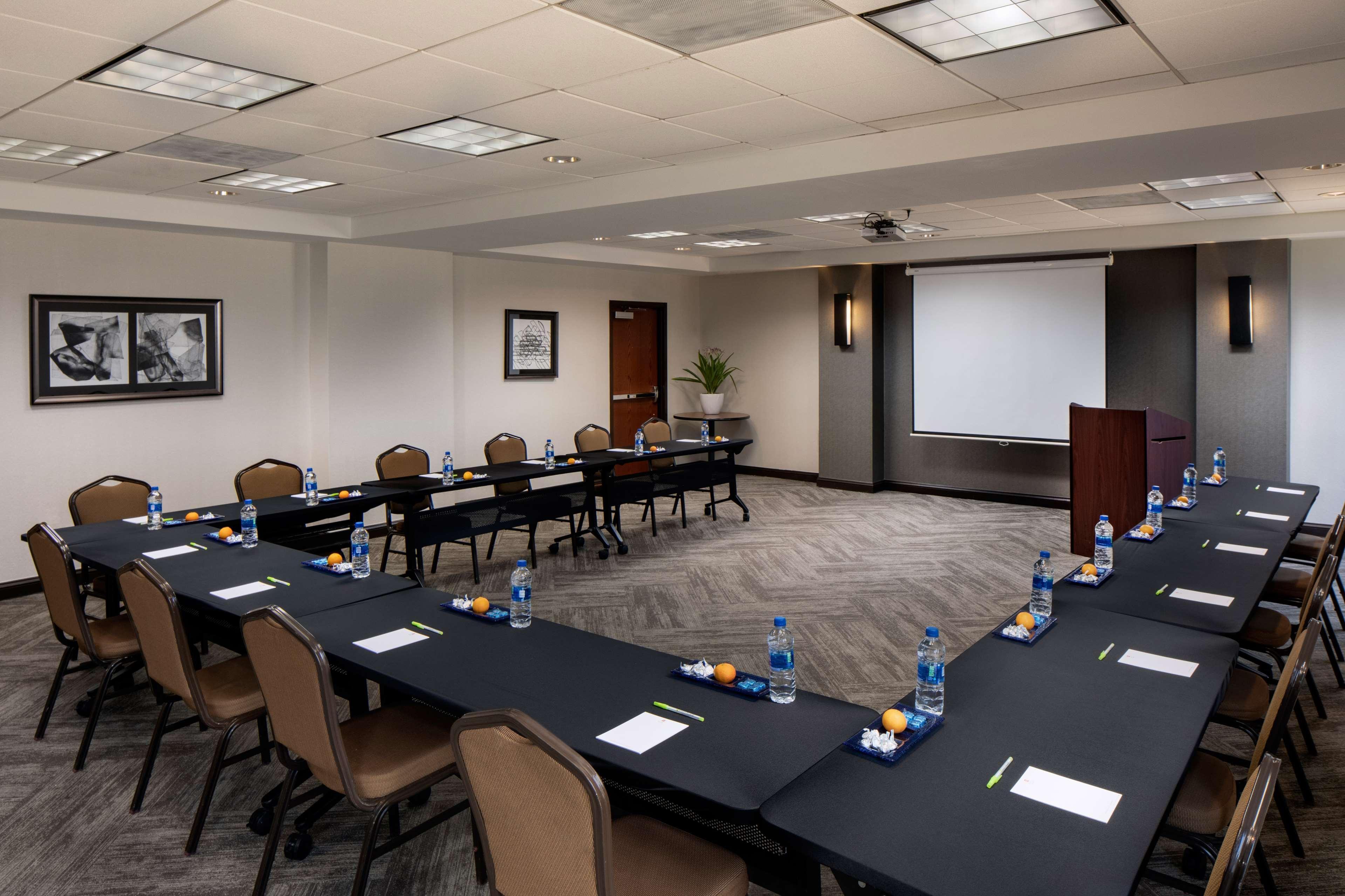 Hyatt Place Topeka Bagian luar foto