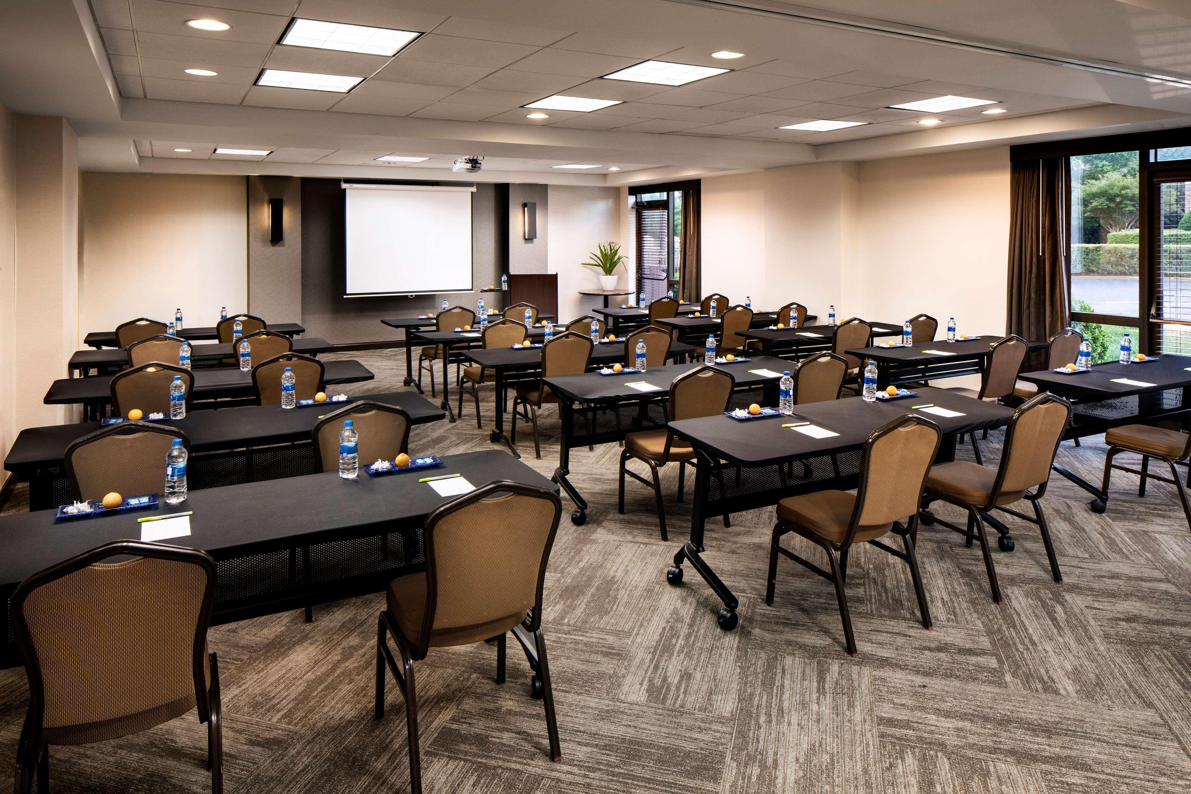 Hyatt Place Topeka Bagian luar foto