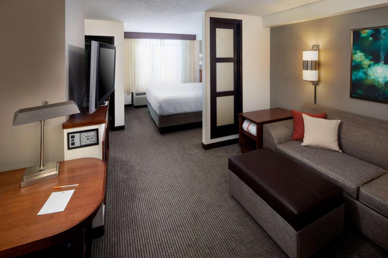 Hyatt Place Topeka Bagian luar foto
