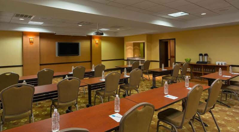 Hyatt Place Topeka Bagian luar foto